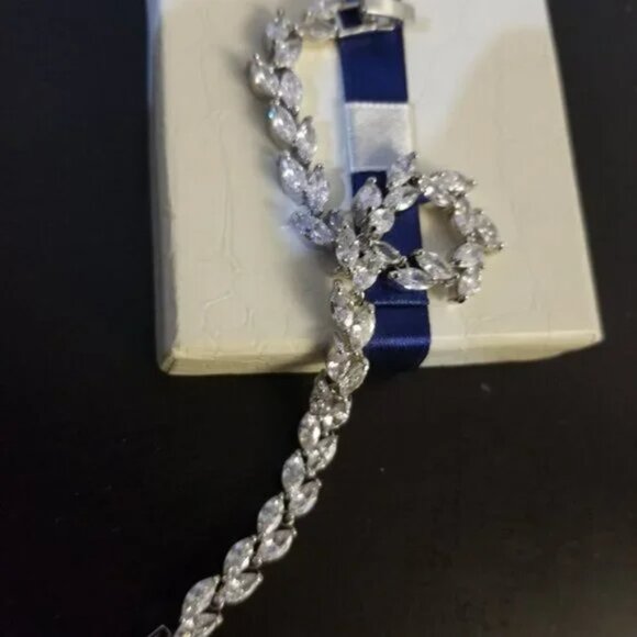 18k White Gold plated Swarovski Women's marquise bracelet - Picture 6 of 11